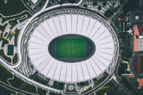 LOL SPORTS-红土上的公牛—阿扎伦卡生死时刻助攻，公牛绝地反击带队取胜